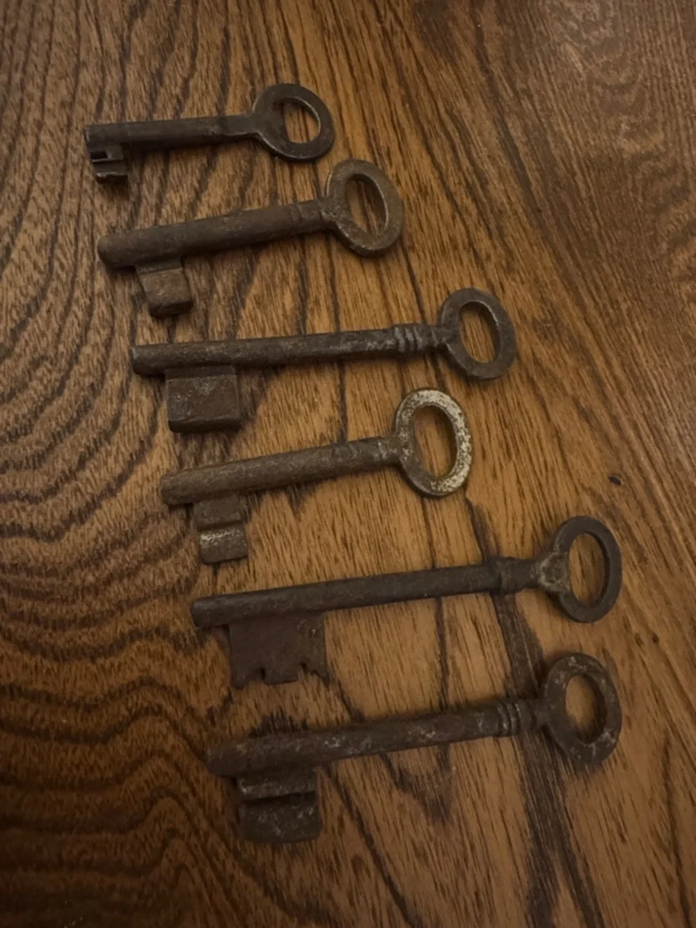 Vintage Skeleton Keys Set bundle of 6 - Picture 4 of 5